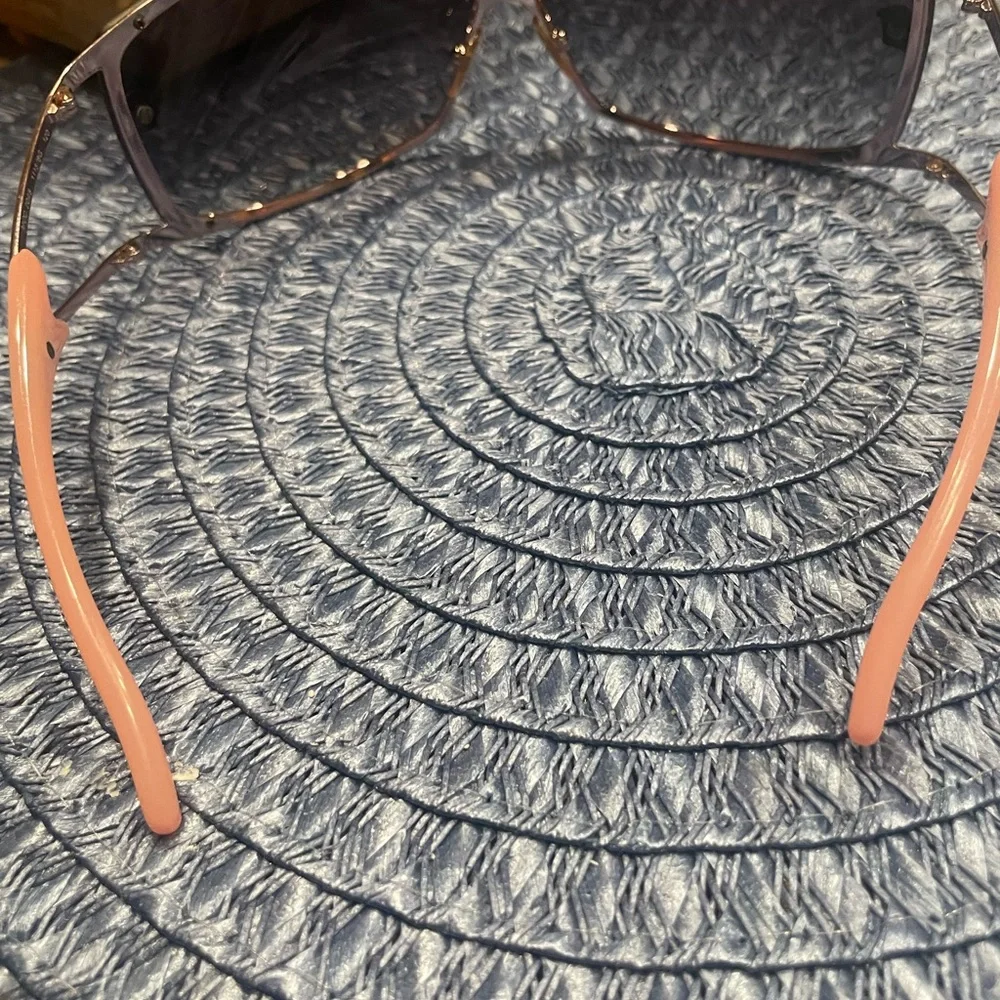 Versace Stylish Pink and Black Sunglasses - Picture 4 of 9